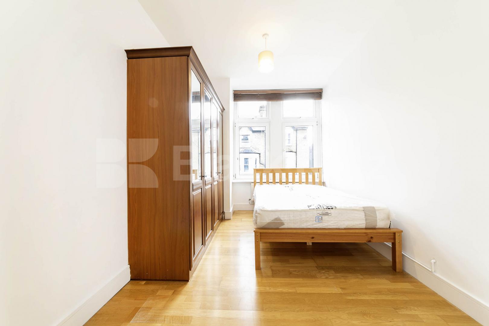 Located on the sought-after Charteris Road in the heart of Queens Park, this beautifully redecorated two-bedroom, two-bathroom apartment offers stylish and contemporary living.The property features two generous double bedrooms, both with space for de Charteris Road, Queens Park, NW6,  London