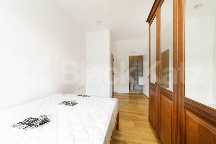 Located on the sought-after Charteris Road in the heart of Queens Park, this beautifully redecorated two-bedroom, two-bathroom apartment offers stylish and contemporary living.The property features two generous double bedrooms, both with space for de Charteris Road, Queens Park, NW6,  London