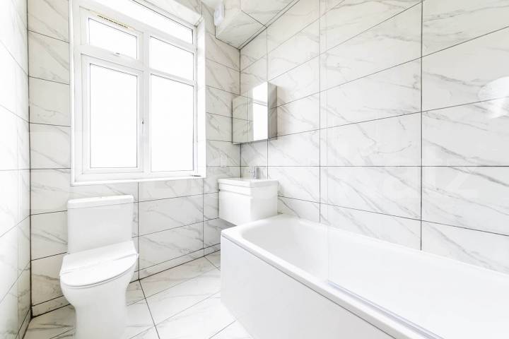 Located on the sought-after Charteris Road in the heart of Queens Park, this beautifully redecorated two-bedroom, two-bathroom apartment offers stylish and contemporary living.The property features two generous double bedrooms, both with space for de Charteris Road, Queens Park, NW6,  London