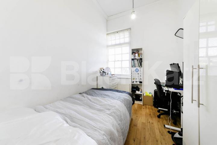 A well-presented and spacious two-bedroom, two-bathroom split-level apartment set within the sought-after Ballentyne Court development, N21.Available from the start of September, this generously proportioned property offers two large double bedrooms, Newsholme Drive, Winchmore hill, N21 1UF,  Ballentyne Court