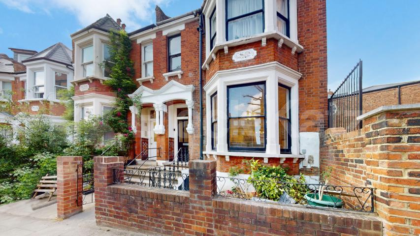 Newly renovated self-contained studio apartment available now on Sandwell Crescent, NW6 Sandwell Crescent, West Hampstead, NW6 (All bills Included),  London