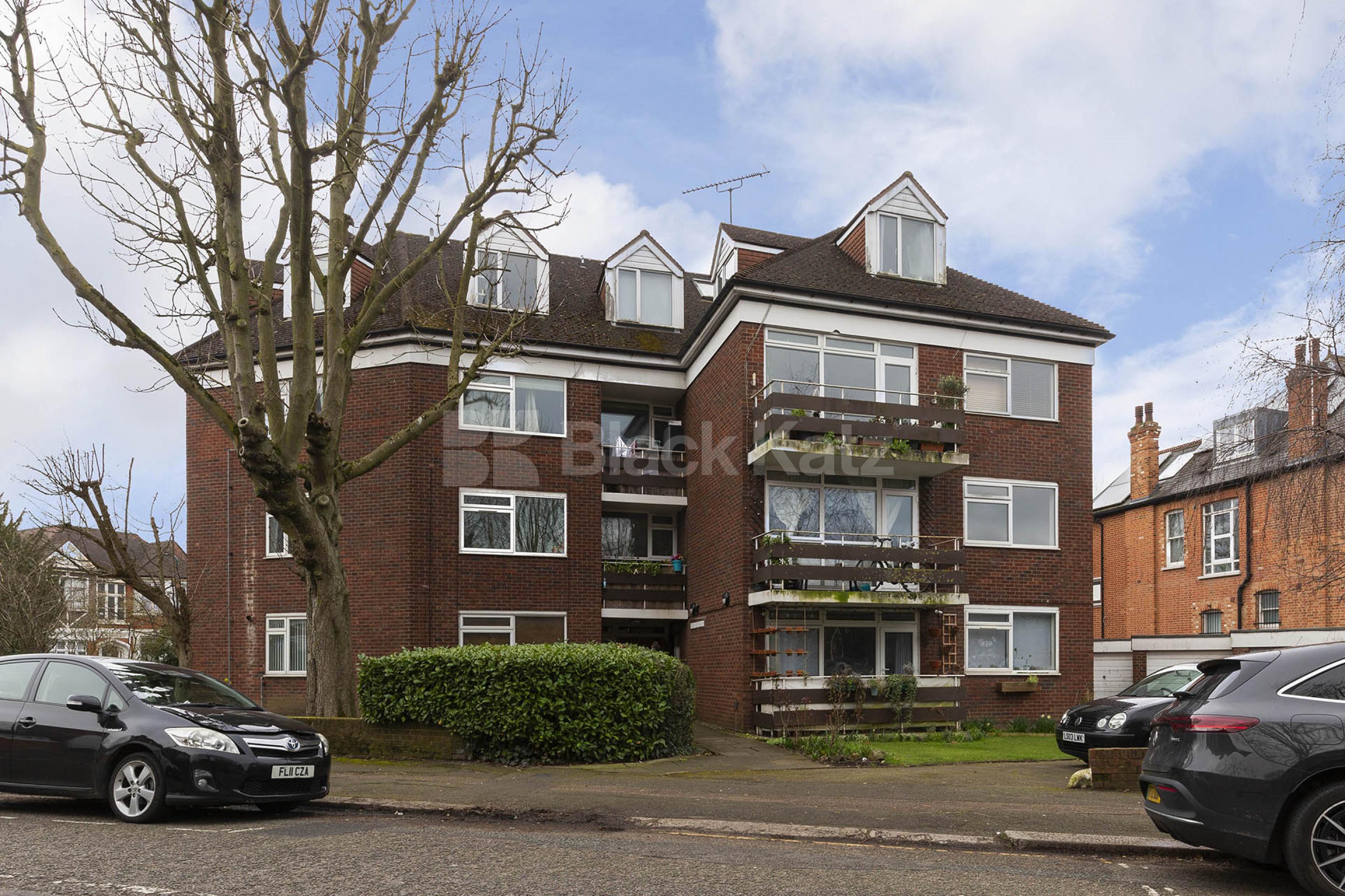 			2 Bedroom, 1 bath, 1 reception 			 Mapesbury Road, Teignmouth Court, NW2,  Teignmouth Court NW2