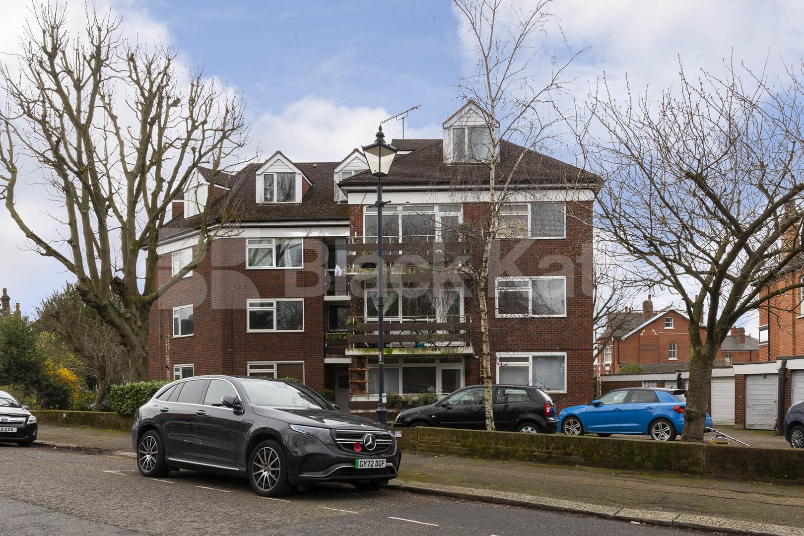 			2 Bedroom, 1 bath, 1 reception 			 Mapesbury Road, Teignmouth Court, NW2,  Teignmouth Court