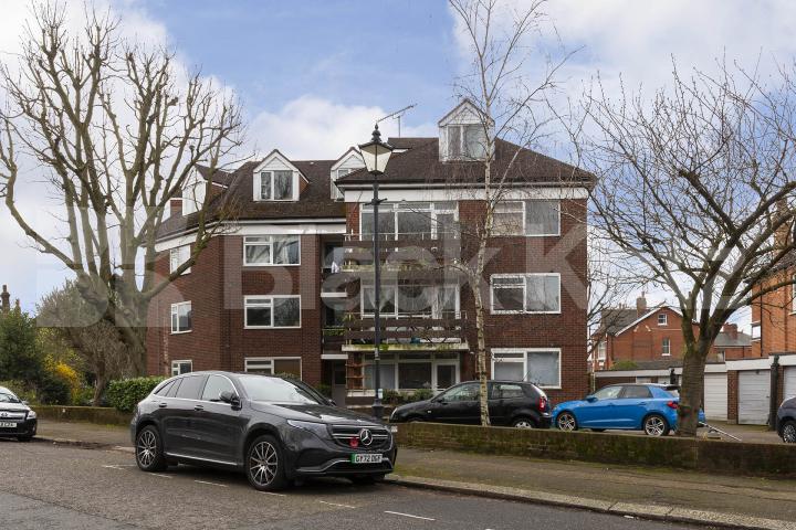 			2 Bedroom, 1 bath, 1 reception 			 Mapesbury Road, Teignmouth Court, NW2,  Teignmouth Court