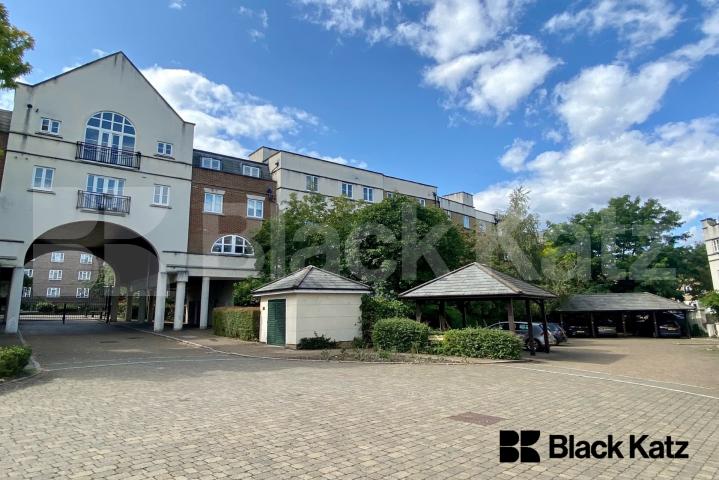 Bright and spacious two bedroom, two bathroom apartment in a gated development Blackburn Court. Bascombe Street, Brixton/Tulse Hill