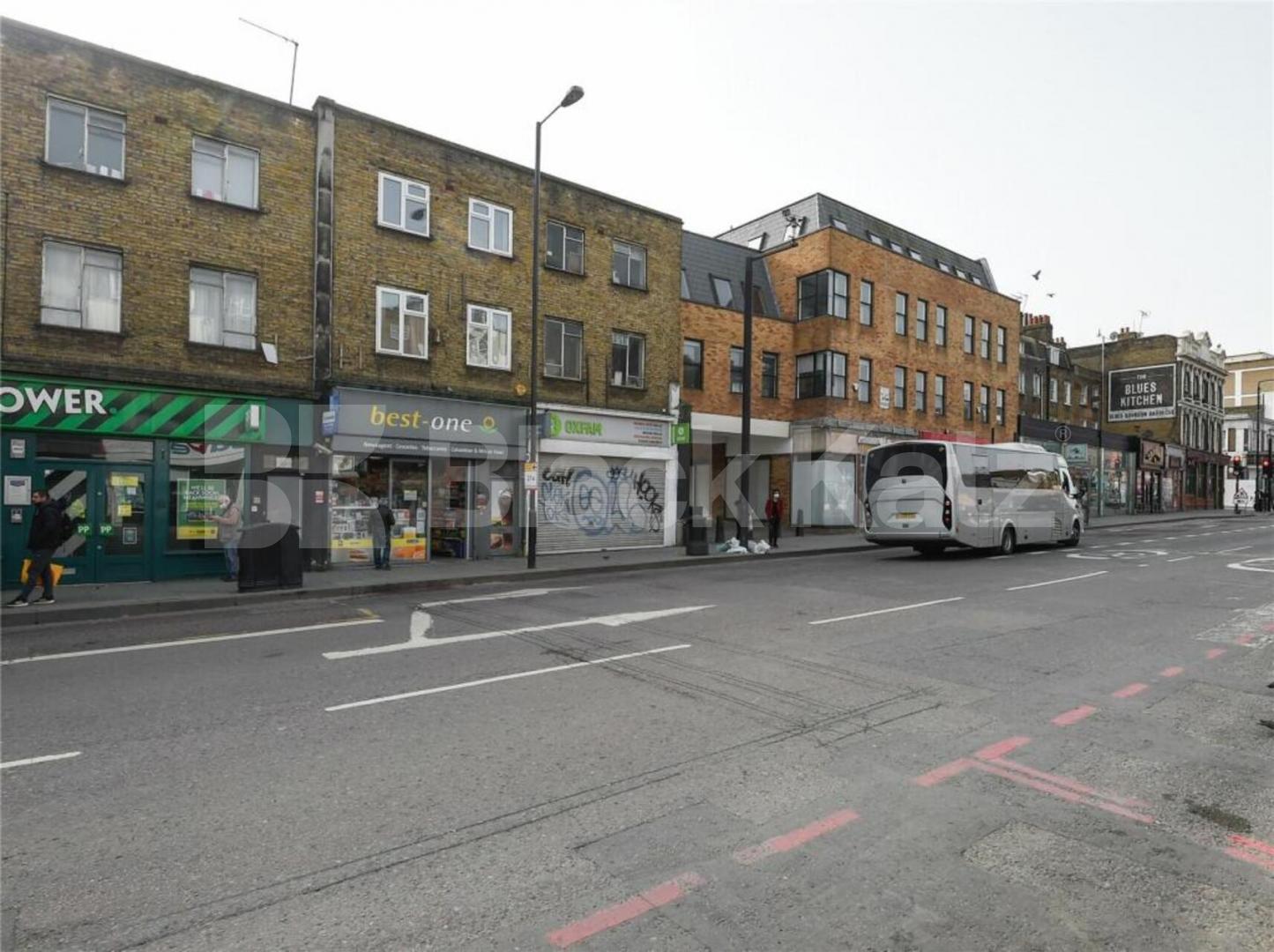 3 double bedrooms, wood floors, modern kitchen, mins to tube & shops Camden High Street, Camden