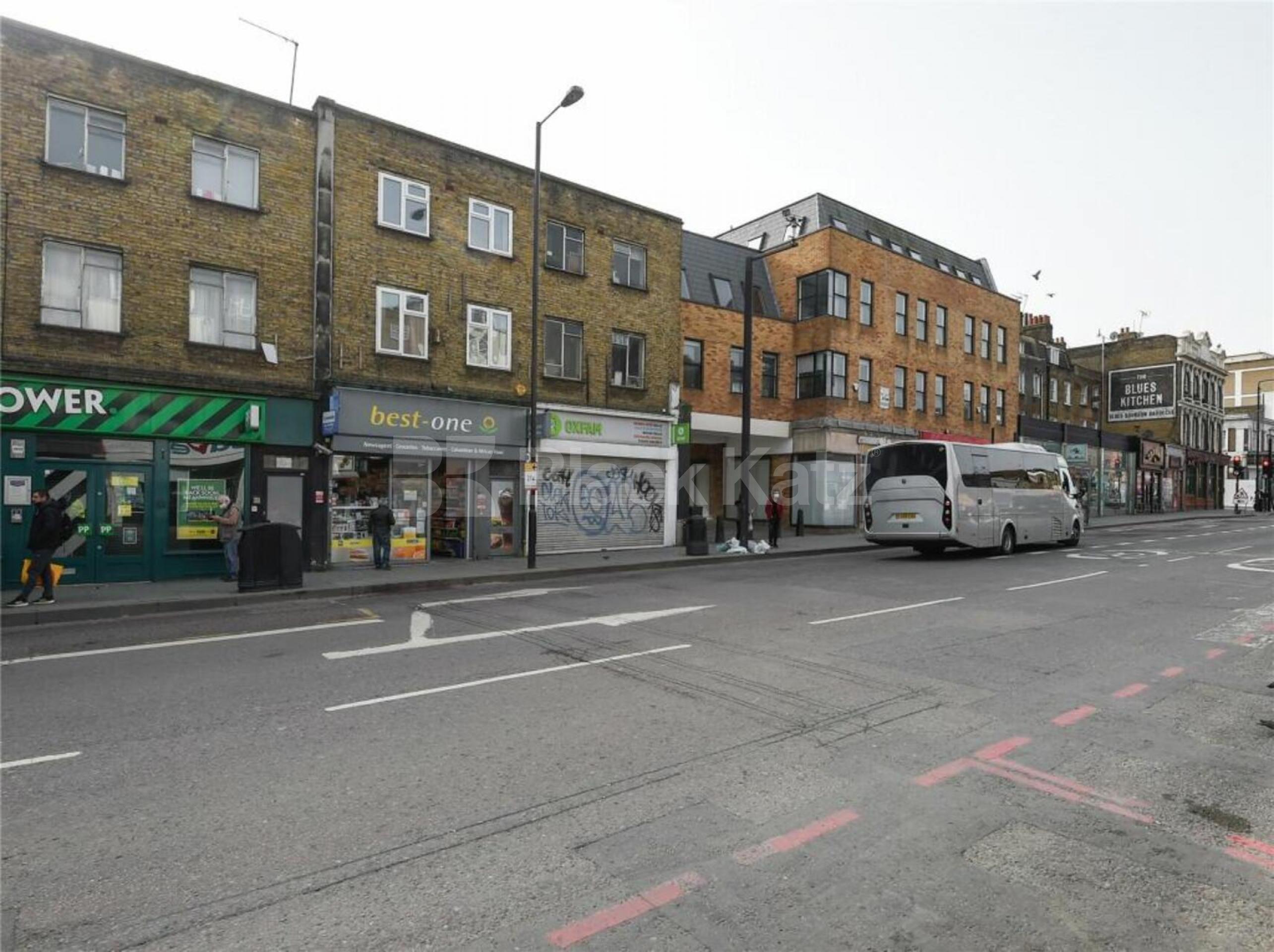 3 double bedrooms, wood floors, modern kitchen, mins to tube & shops Camden High Street, Camden NW1