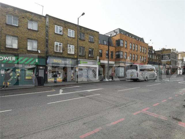 3 double bedrooms, wood floors, modern kitchen, mins to tube & shops Camden High Street, Camden
