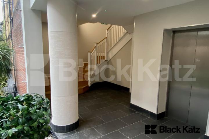 Bright and airy penthouse apartment near London Bridge Station Lion Court, Shand Street, London Bridge