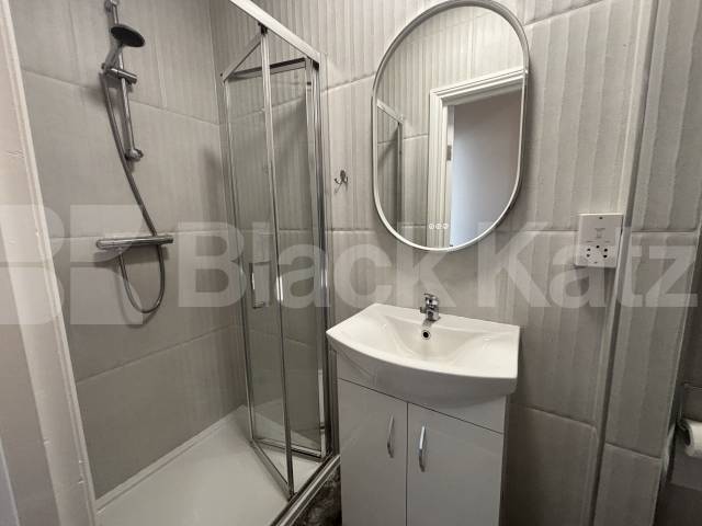 Larger than average & completely refurbished throughout Trundleys Road , Surrey Quays 