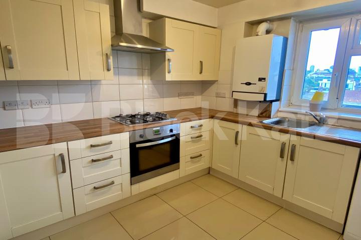 Superbly located with stunning views of the cityscape  Great Suffolk Street , Borough