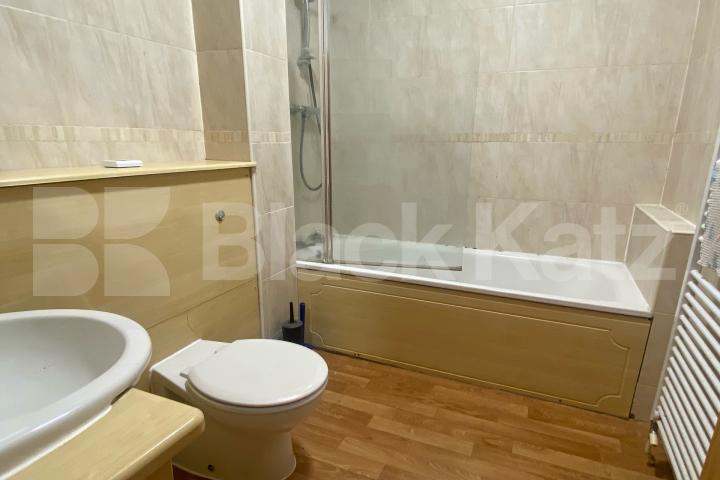 Generous three bedroomed, two bathroomed period conversion   Farnan Road  , Streatham