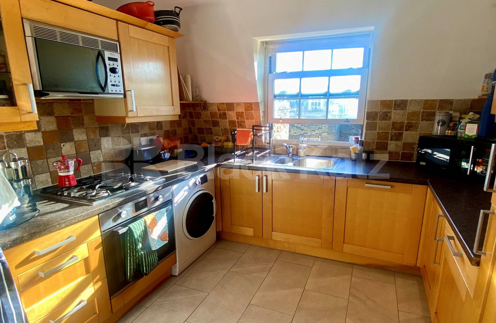 Triplex period conversion over 1000 Sq.Ft   Alderney Street , Pimlico