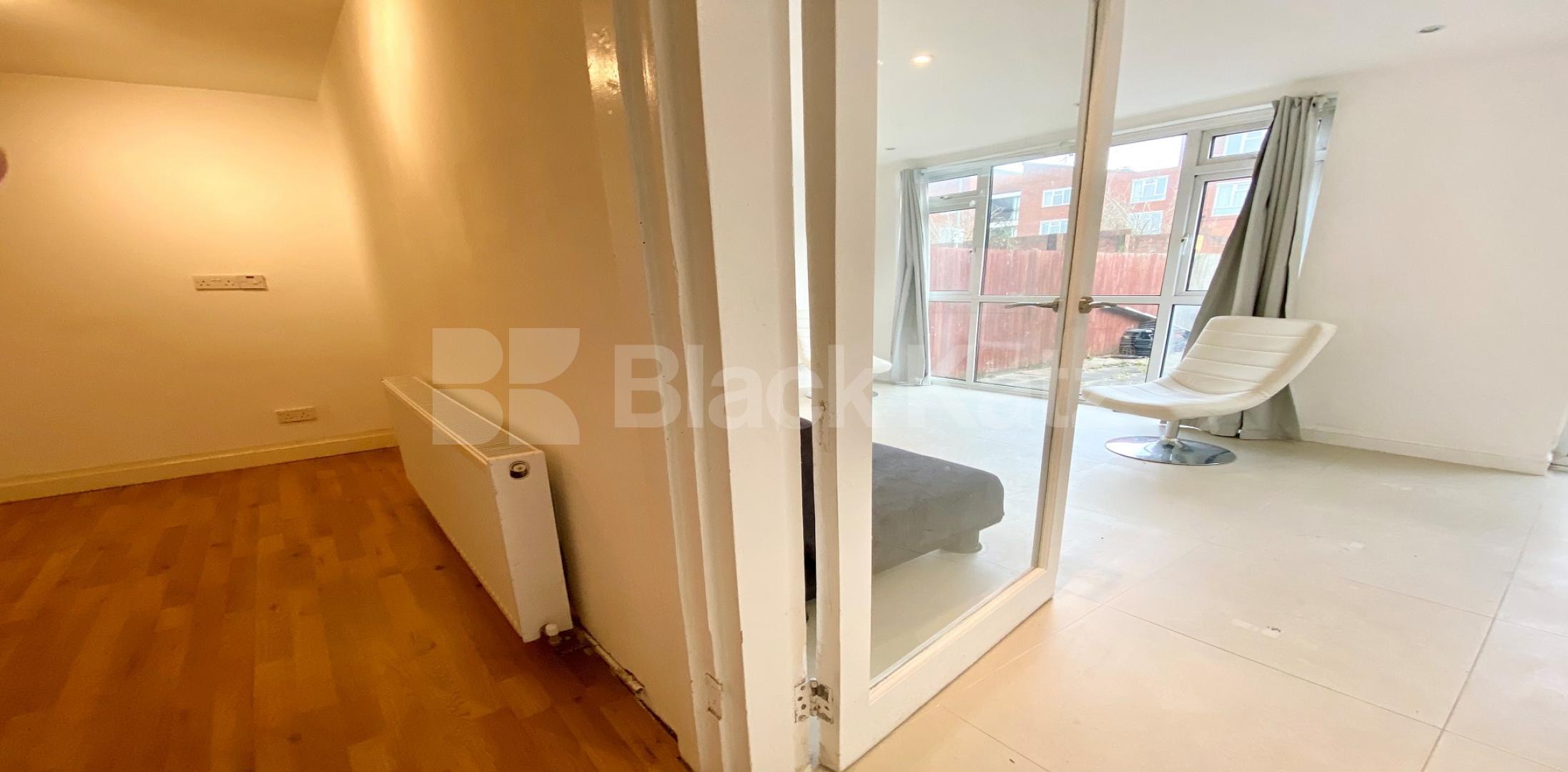 			LET , 3 Bedroom, 1 bath, 1 reception House			 Ainslie Walk, Balham