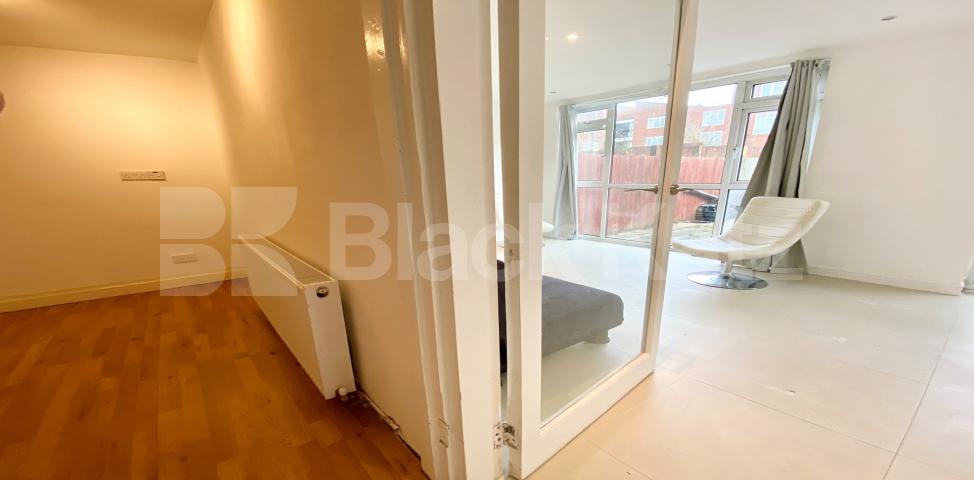 			LET , 3 Bedroom, 1 bath, 1 reception House			 Ainslie Walk, Balham