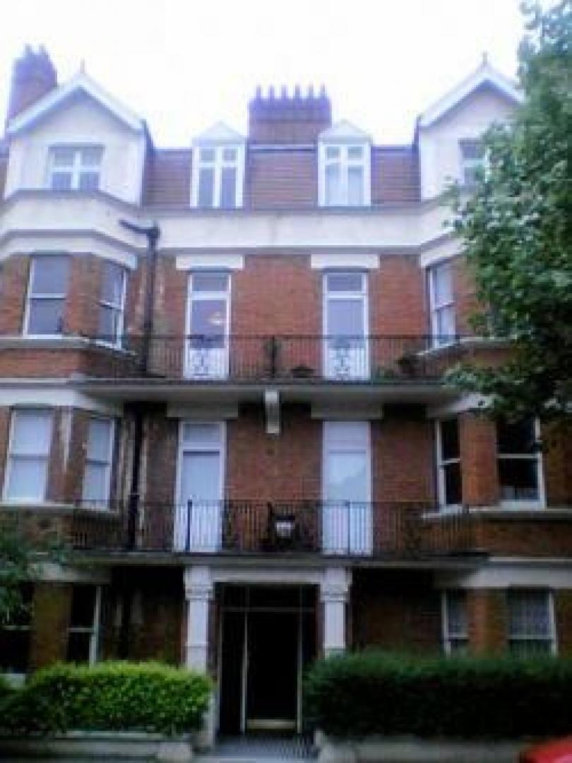 			4 Bedroom, 1 bath, 1 reception Flat			 Castellain Mansions, MAIDA VALE W9