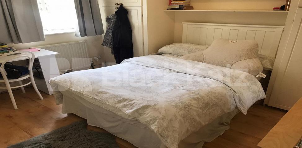 			LET , 4 Bedroom, 1 bath, 1 reception Terraced House			 Henshaw Street, Borough/Elephant and Castle