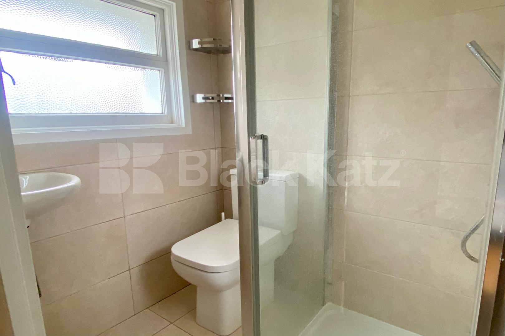 Small but perfectly formed, self contained top floor studio   Upper Tulse Hill, Brixton