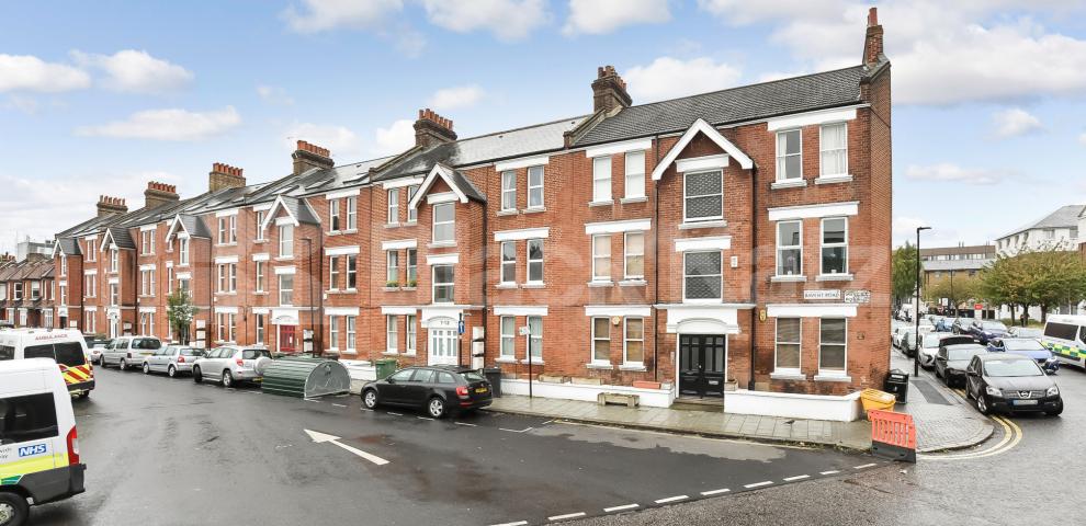 			LET , 1 Bedroom, 1 bath, 2 reception Apartment			 Bavent Road, Denmark Hill