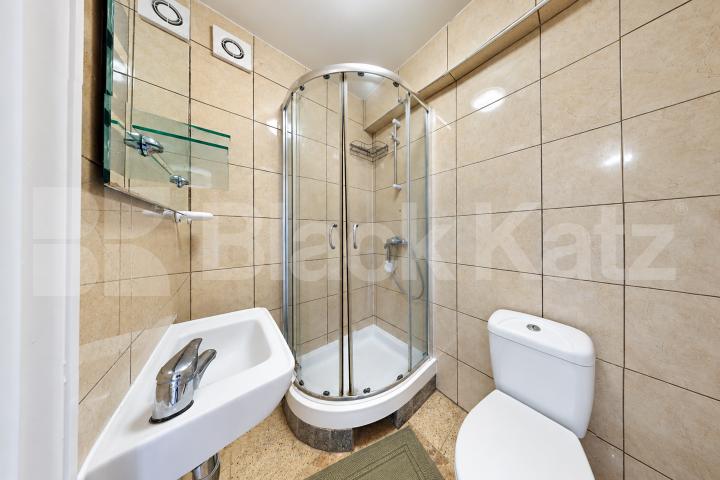Newly Refurbished Five Bedroom House with Large Garden & Off-Street Berkshire Gardens, Bounds Green