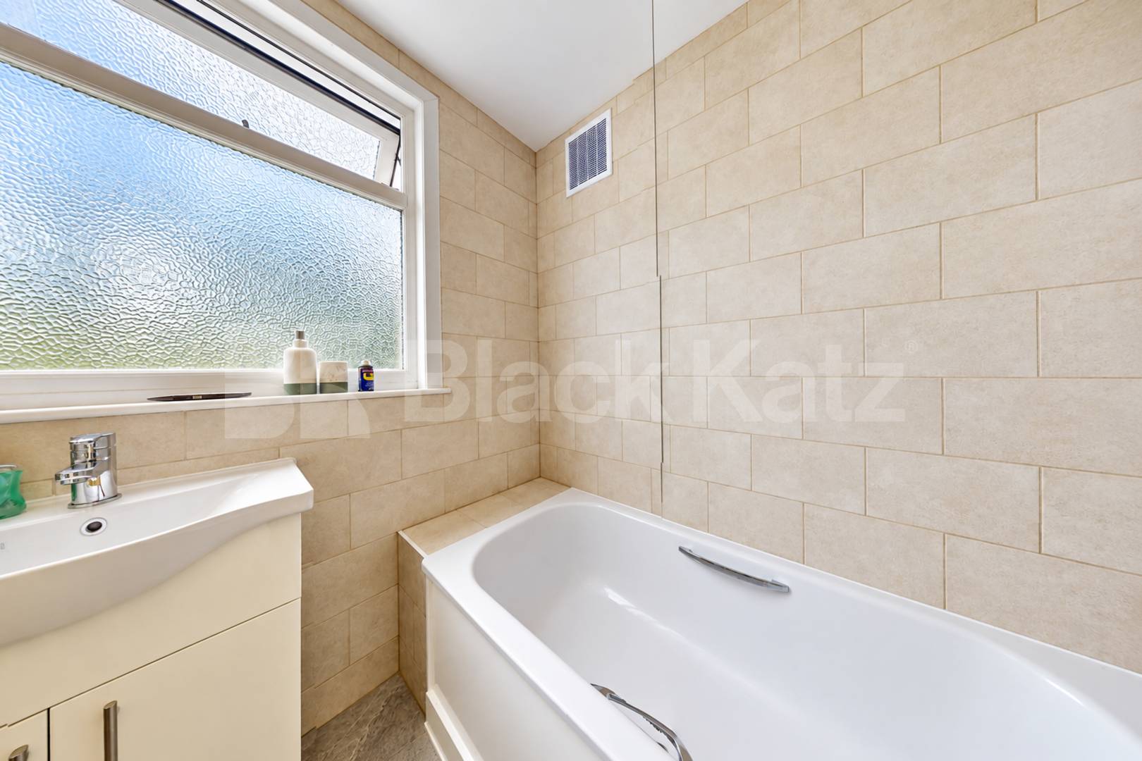 Newly Refurbished Five Bedroom House with Large Garden & Off-Street Berkshire Gardens, Bounds Green