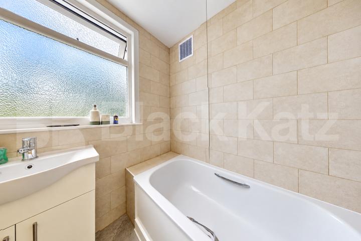 Newly Refurbished Five Bedroom House with Large Garden & Off-Street Berkshire Gardens, Bounds Green