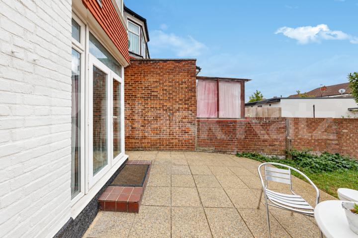 Newly Refurbished Five Bedroom House with Large Garden & Off-Street Berkshire Gardens, Bounds Green