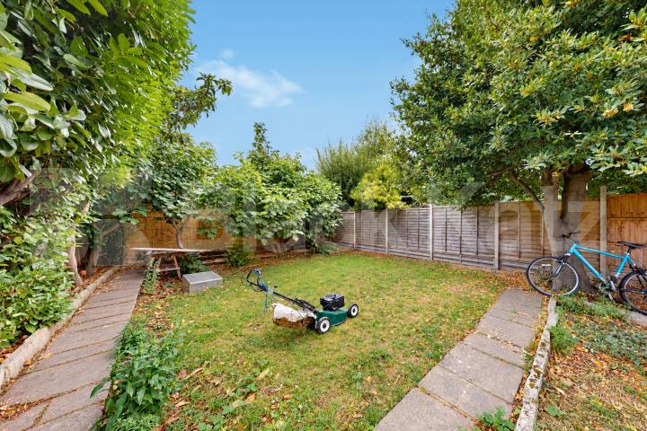 Newly Refurbished Five Bedroom House with Large Garden & Off-Street Berkshire Gardens, Bounds Green