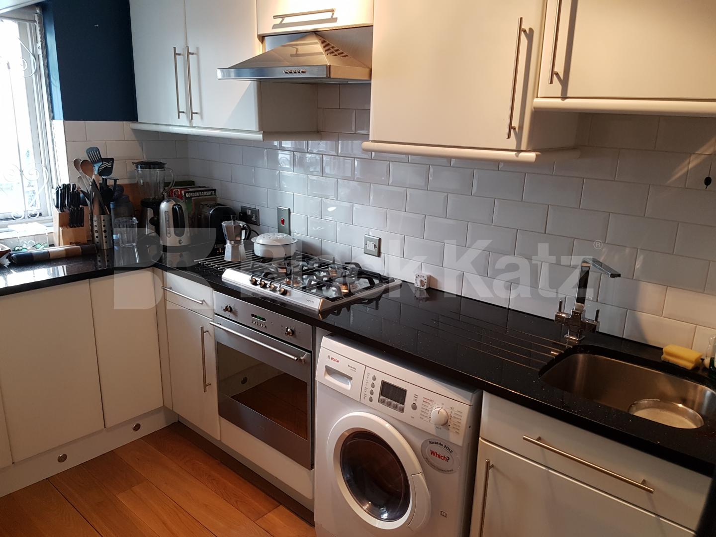 			LET , 2 Bedroom, 1 bath, 1 reception House			 Gainsford Street, Shad Thames