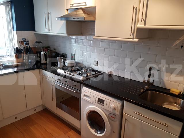 			LET , 2 Bedroom, 1 bath, 1 reception House			 Gainsford Street, Shad Thames