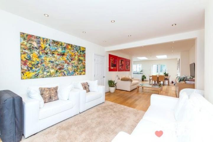 			LET, 4 Bedroom, 1 bath, 1 reception Semi-Detached House			 Howcroft Crescent, WEST FINCHLEY