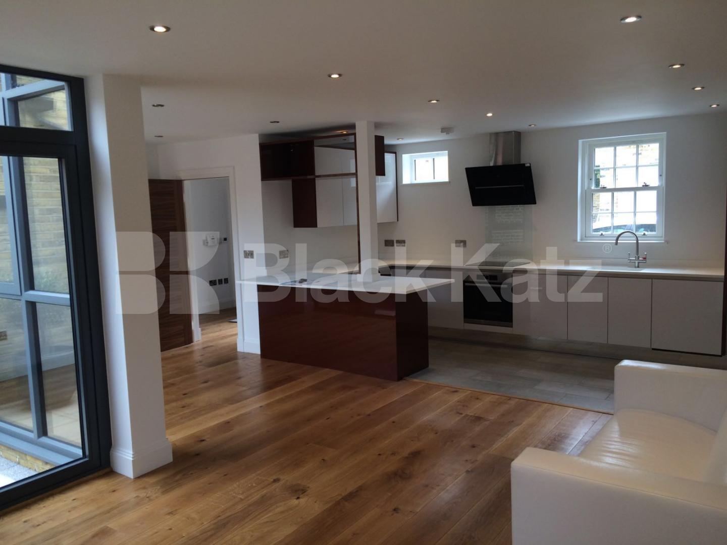 			NEW INSTRUCTION (Includes Parking), 3 Bedroom, 1 bath, 1 reception Mews House			 Rushgrove Street , Woolwich Arsenal