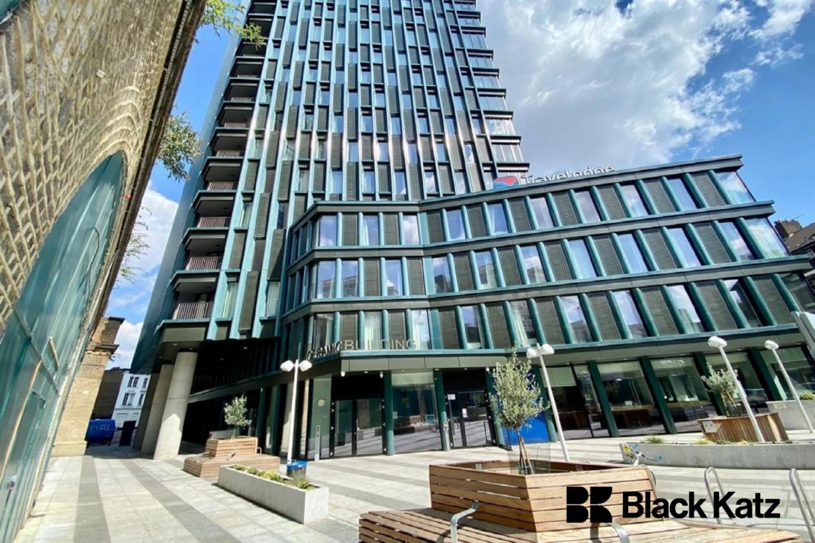 Situated on the 23rd floor with air conditioning, concierge service & gym  The Ceramic Building, Newington Causeway , Borough 