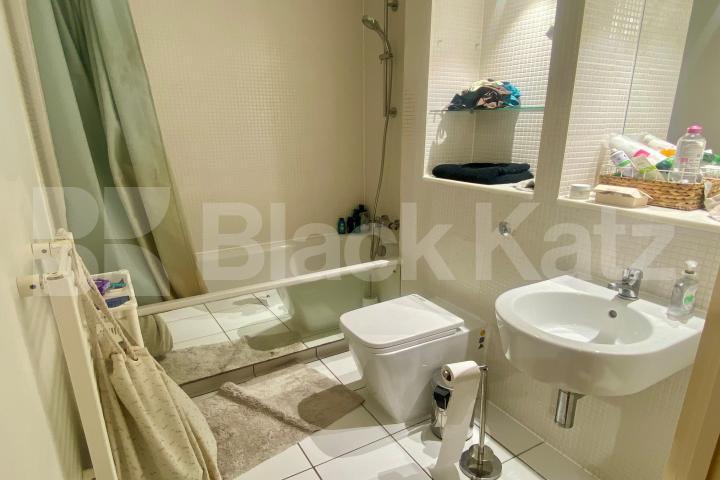 			2 Bedroom, 2 bath, 1 reception Apartment			 Southwark Bridge Road, London Bridge