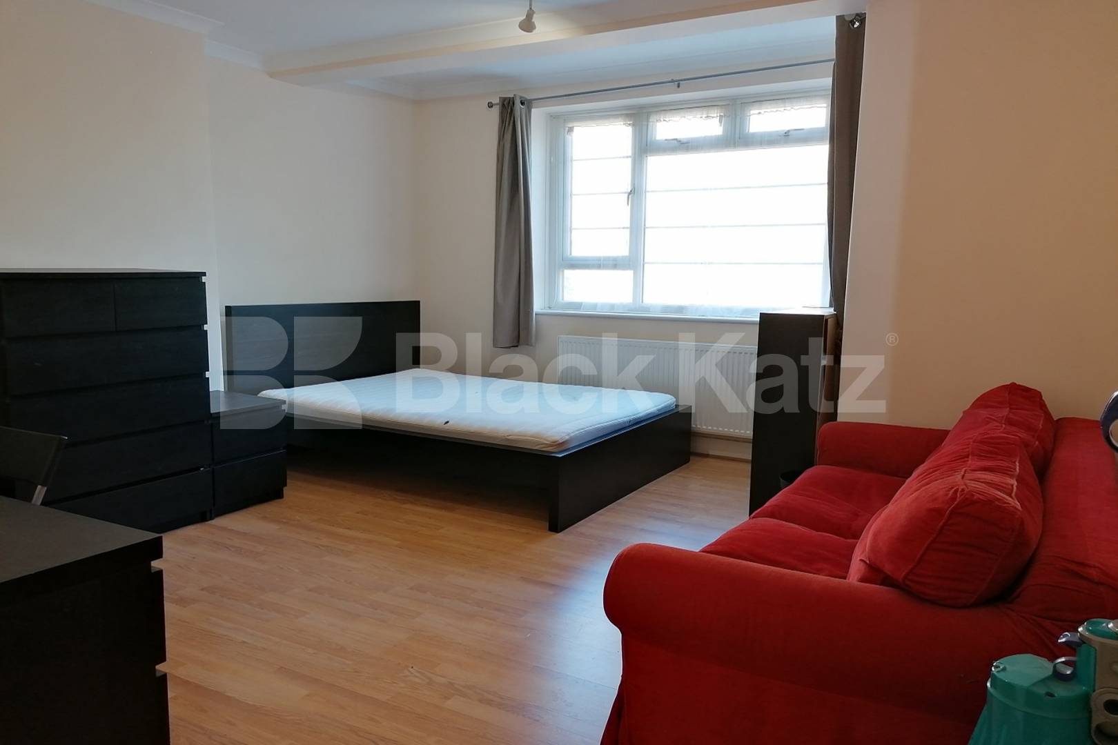 Flooded with natural light & superbly located Damien Street , Whitechapel / Aldgate