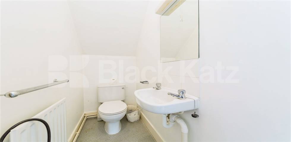 Modern Sharers Apartment Minster Road, West Hampstead