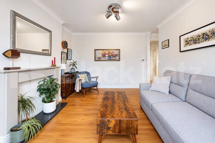 Flooded with natural light & boasting size, quality & location  Grafton Square, Clapham 