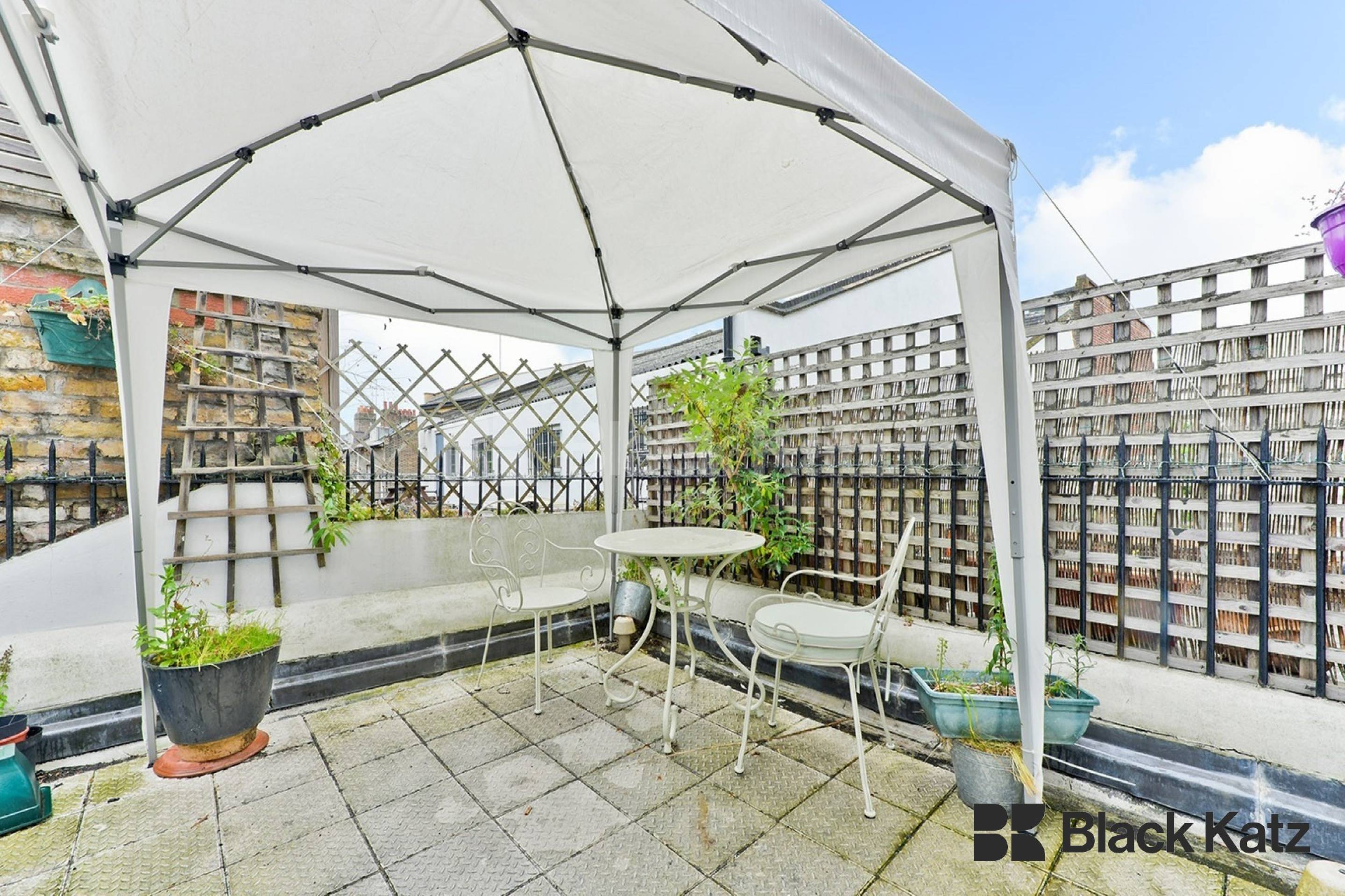 Period charm & contemporary living with private roof terrace Brayburne Avenue, Clapham Old Town  SW4