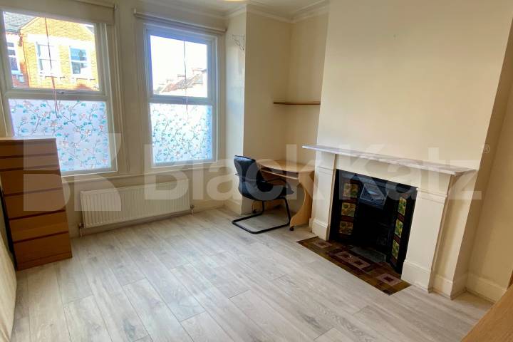 Flooded with natural light & offering 979 Sq Ft. of living & entertaining space Brading Road, Brixton