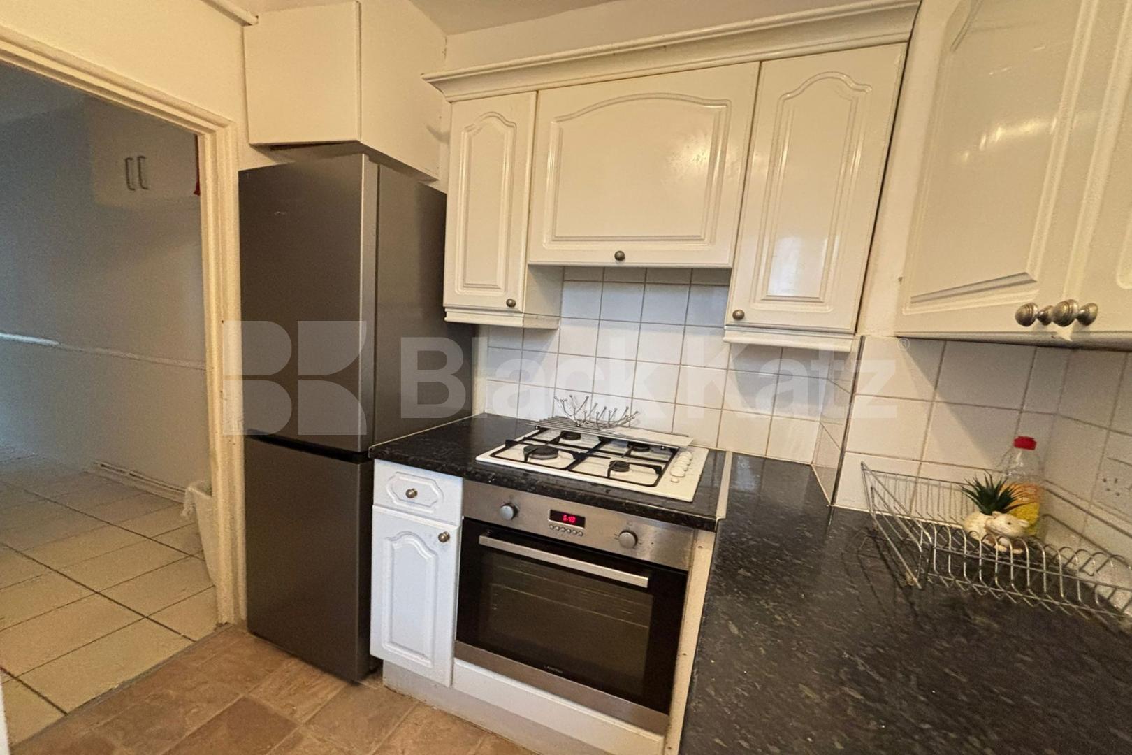 Bright & airy, freshly repainted throughout Mid-Century apartment. Mawbey Road, Old Kent Road 