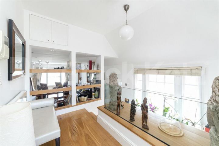 Beautiful two bed two bath in stunning location Ferncroft Avenue, Hampstead