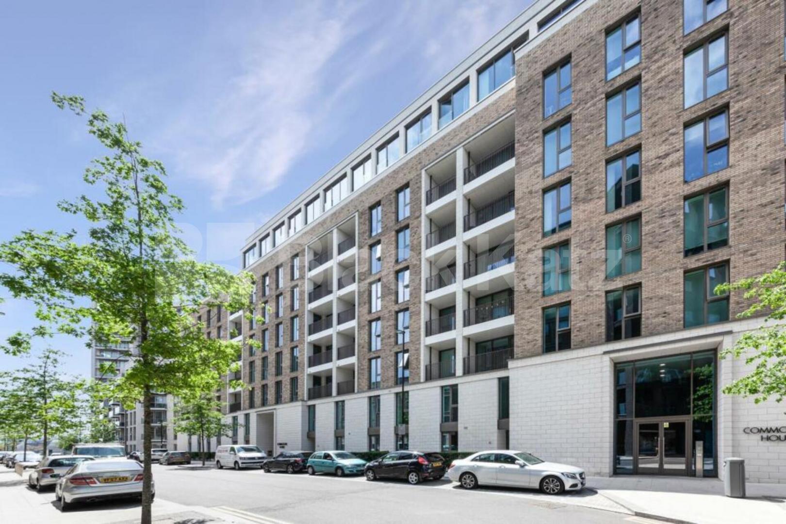 Beautiful 2 bed 2 bath in the popular development in Royal Wharf Admiralty Avenue, Royal Wharf