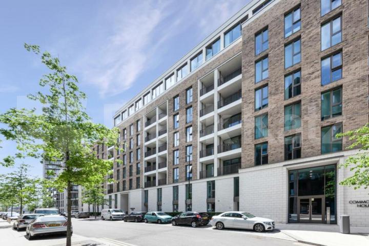 Beautiful 2 bed 2 bath in the popular development in Royal Wharf Admiralty Avenue, Royal Wharf