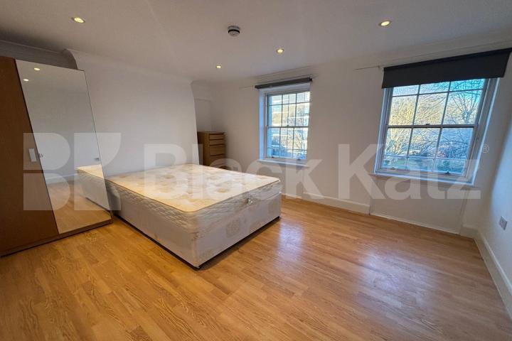 Offering 1750 Sq.Ft of living & entertaining space, three bathrooms & garden.  Camberwell New Road, Oval