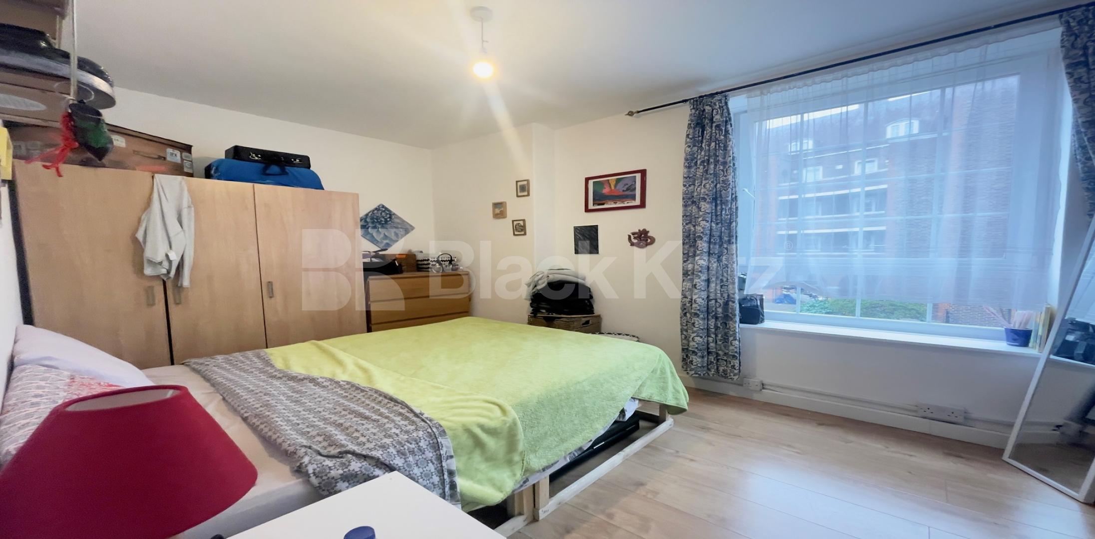 			LET  , 3 Bedroom, 1 bath, 0 reception Apartment			 Law Street, Borough/London Bridge