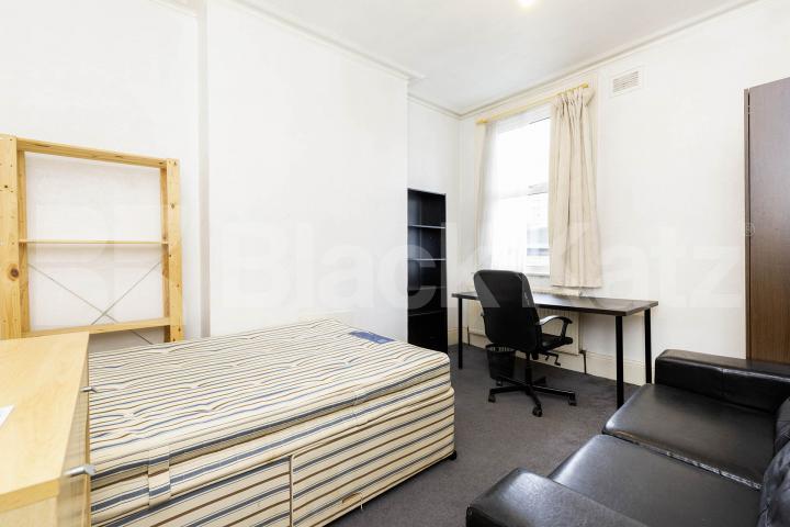 A spacious and well-presented three-bedroom, one-bathroom flat available to rent on the sought-after Saltram Crescent, W9 Saltram Crescent, Maida Vale, W9 (Water bill Included),  London