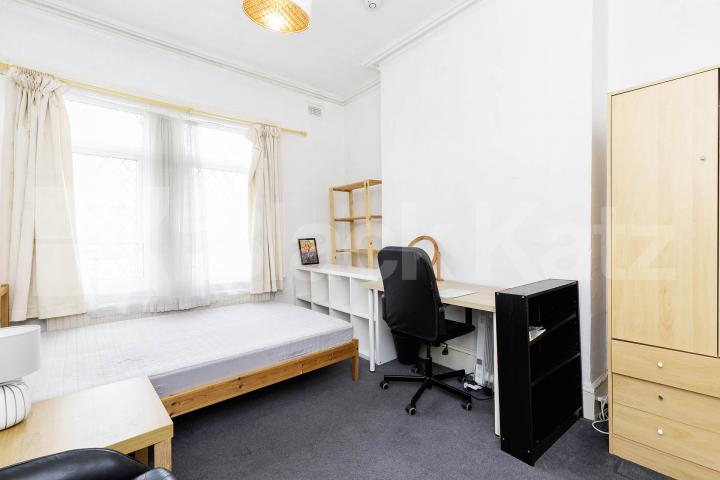 A spacious and well-presented three-bedroom, one-bathroom flat available to rent on the sought-after Saltram Crescent, W9 Saltram Crescent, Maida Vale, W9 (Water bill Included),  London