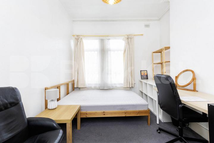 A spacious and well-presented three-bedroom, one-bathroom flat available to rent on the sought-after Saltram Crescent, W9 Saltram Crescent, Maida Vale, W9 (Water bill Included),  London
