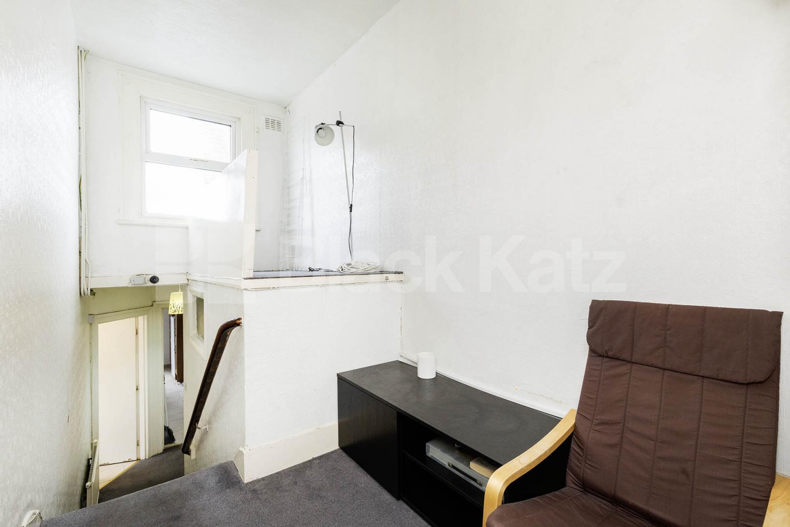 A spacious and well-presented three-bedroom, one-bathroom flat available to rent on the sought-after Saltram Crescent, W9 Saltram Crescent, Maida Vale, W9 (Water bill Included),  London