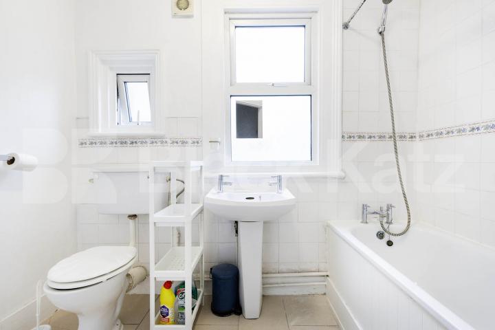 A spacious and well-presented three-bedroom, one-bathroom flat available to rent on the sought-after Saltram Crescent, W9 Saltram Crescent, Maida Vale, W9 (Water bill Included),  London